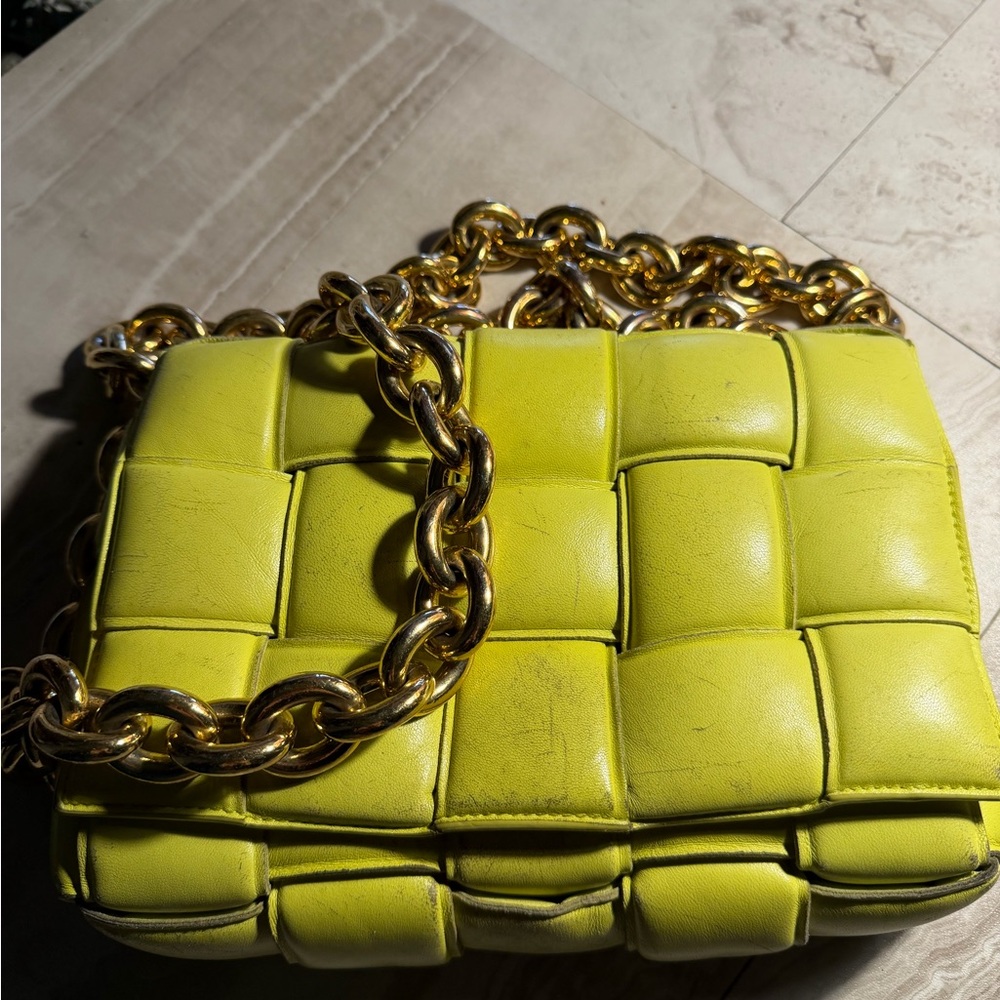 BOTTEGA VENETA 
The Chain Cassette shoulder bag